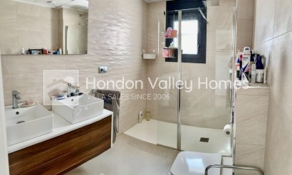 Resale - Villa - Daya Nueva