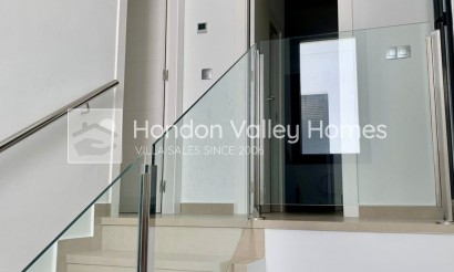 Resale - Villa - Daya Nueva