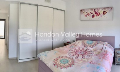 Resale - Villa - Daya Nueva