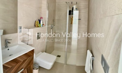 Resale - Villa - Daya Nueva