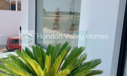 Resale - Villa - Daya Nueva