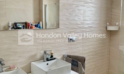 Resale - Villa - Daya Nueva