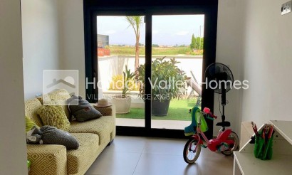 Resale - Villa - Daya Nueva