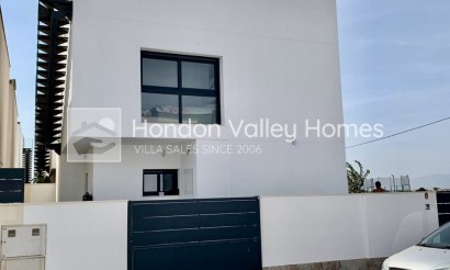 Resale - Villa - Daya Nueva