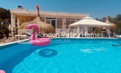 Resale - Villa - Albatera