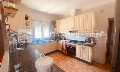Resale - Villa - Albatera