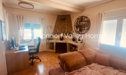 Resale - Villa - Albatera