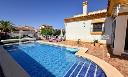 Herverkoop - Villa - Hondón de las Nieves