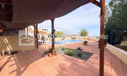 Herverkoop - Villa - Detached - Hondón de los Fráiles