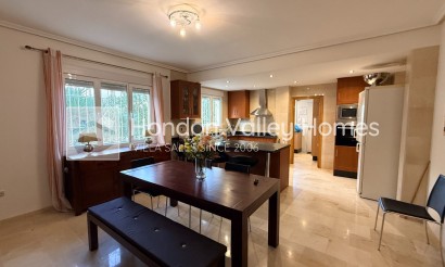 Revente - Villa - Detached - Hondón de las Nieves