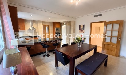 Revente - Villa - Detached - Hondón de las Nieves