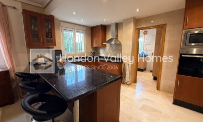 Revente - Villa - Detached - Hondón de las Nieves