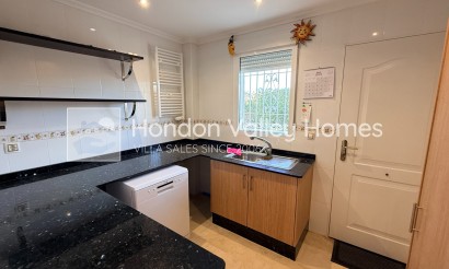 Revente - Villa - Detached - Hondón de las Nieves