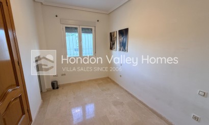 Revente - Villa - Detached - Hondón de las Nieves