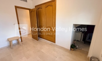 Revente - Villa - Detached - Hondón de las Nieves