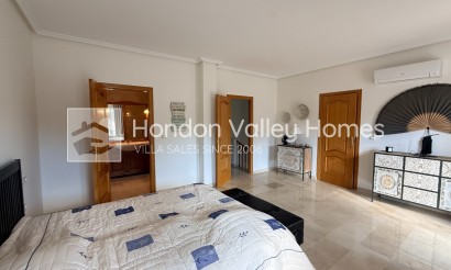 Revente - Villa - Detached - Hondón de las Nieves