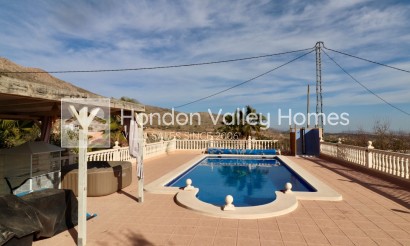 Resale - Villa - La Romana