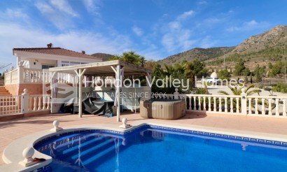 Resale - Villa - La Romana
