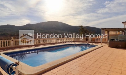 Resale - Villa - La Romana