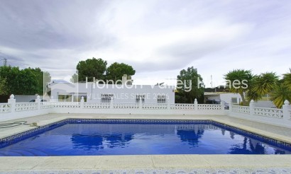 Resale - Villa - Albatera