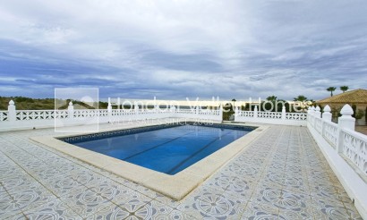 Resale - Villa - Albatera