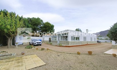 Resale - Villa - Albatera