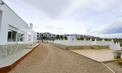 Resale - Villa - Albatera