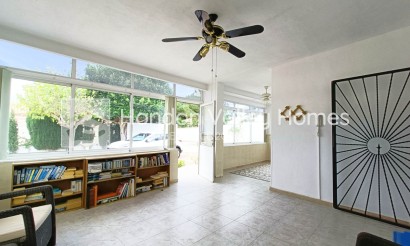 Resale - Villa - Albatera