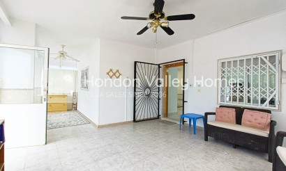 Resale - Villa - Albatera