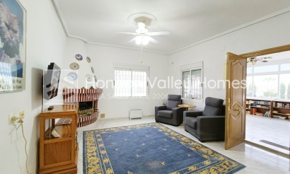 Resale - Villa - Albatera