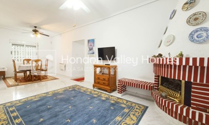 Resale - Villa - Albatera