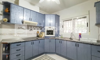 Resale - Villa - Albatera