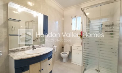 Resale - Villa - Albatera