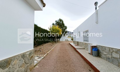 Resale - Villa - Albatera