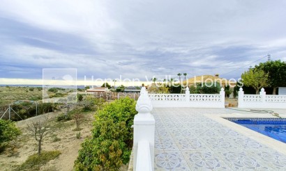 Resale - Villa - Albatera