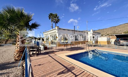 Resale - Villa - Hondón de las Nieves