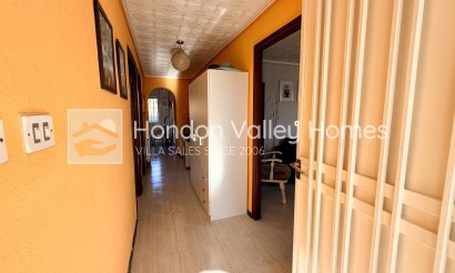 Resale - Villa - Hondón de las Nieves