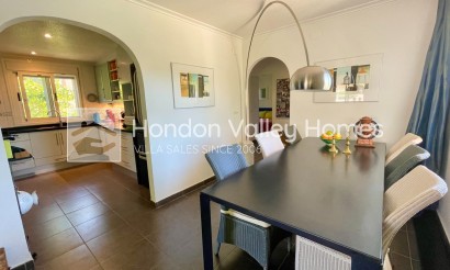 Resale - Villa - Hondón de las Nieves