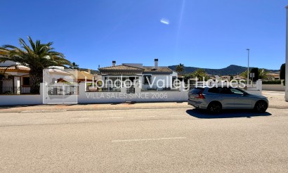Resale - 4. House - Detached Villa - Hondón de las Nieves