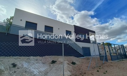 Obra Nueva / En Proyecto - Villa - Canada de la Lena