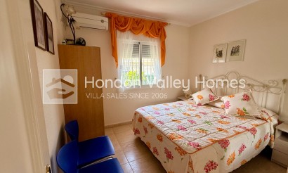 Revente - 4. House - Detached Villa - Hondón de las Nieves