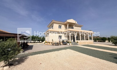 Resale - Villa - Pinoso