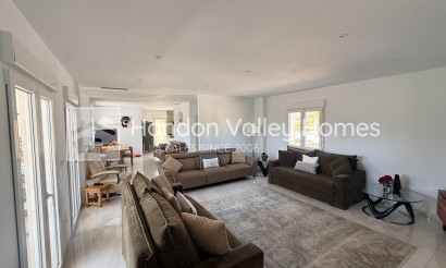 Resale - Villa - Pinoso