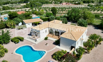 Resale - 5. Finca / Country Property - La Romana