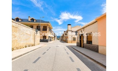 Resale - Townhouse - La Romana