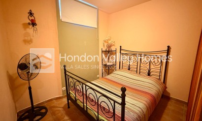 Revente - Villa - Detached - Hondón de las Nieves