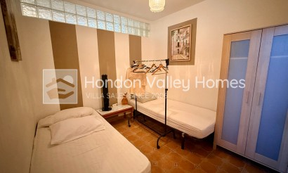 Revente - Villa - Detached - Hondón de las Nieves