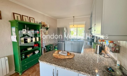 Revente - Villa - Detached - Hondón de las Nieves