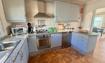 Revente - Villa - Detached - Hondón de las Nieves