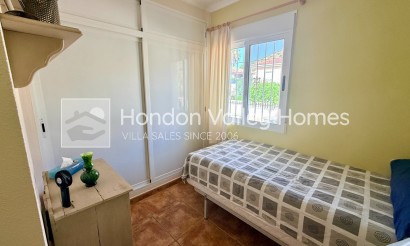 Revente - Villa - Detached - Hondón de las Nieves